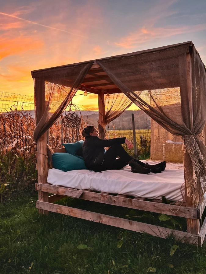 Tente de luxe Glamping Spiritul Zimbrului 3*