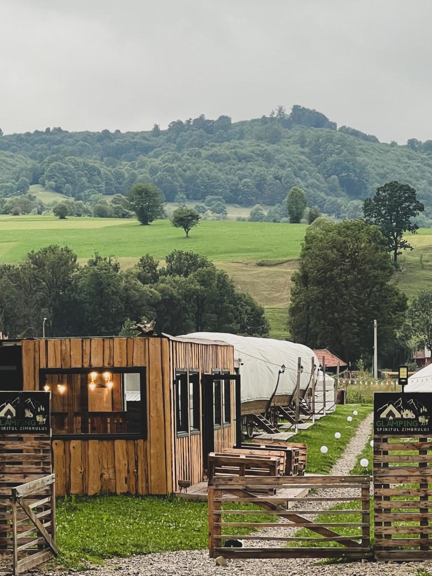Tente de luxe Glamping Spiritul Zimbrului Vama Buzăului